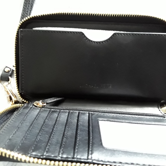 Michael Kors Wristlet - Picture 4 of 5